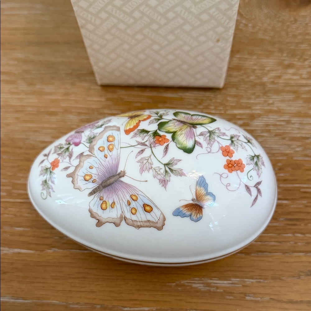 Vintage AVON Porcelain Butterfly Fantasy Treasure Egg Trinket Box 1974